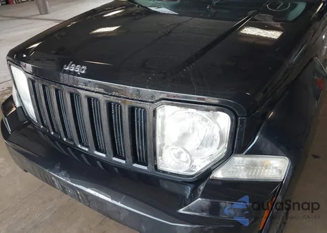 2008 Jeep Liberty Sport z USA, uszkodzony, nr VIN 1J8GN28K98W198015